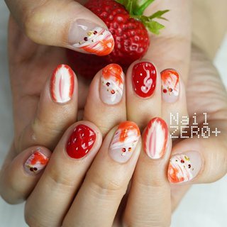 ストロベリーフラペチーノのネイルデザイン｜ネイルブック 