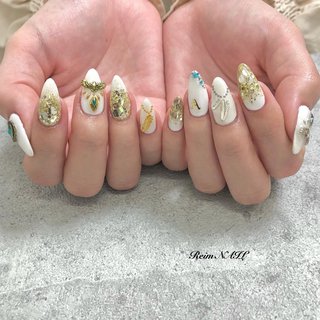 21年 新着順 フェザー 羽 ギラギラのネイルデザイン ネイルブック