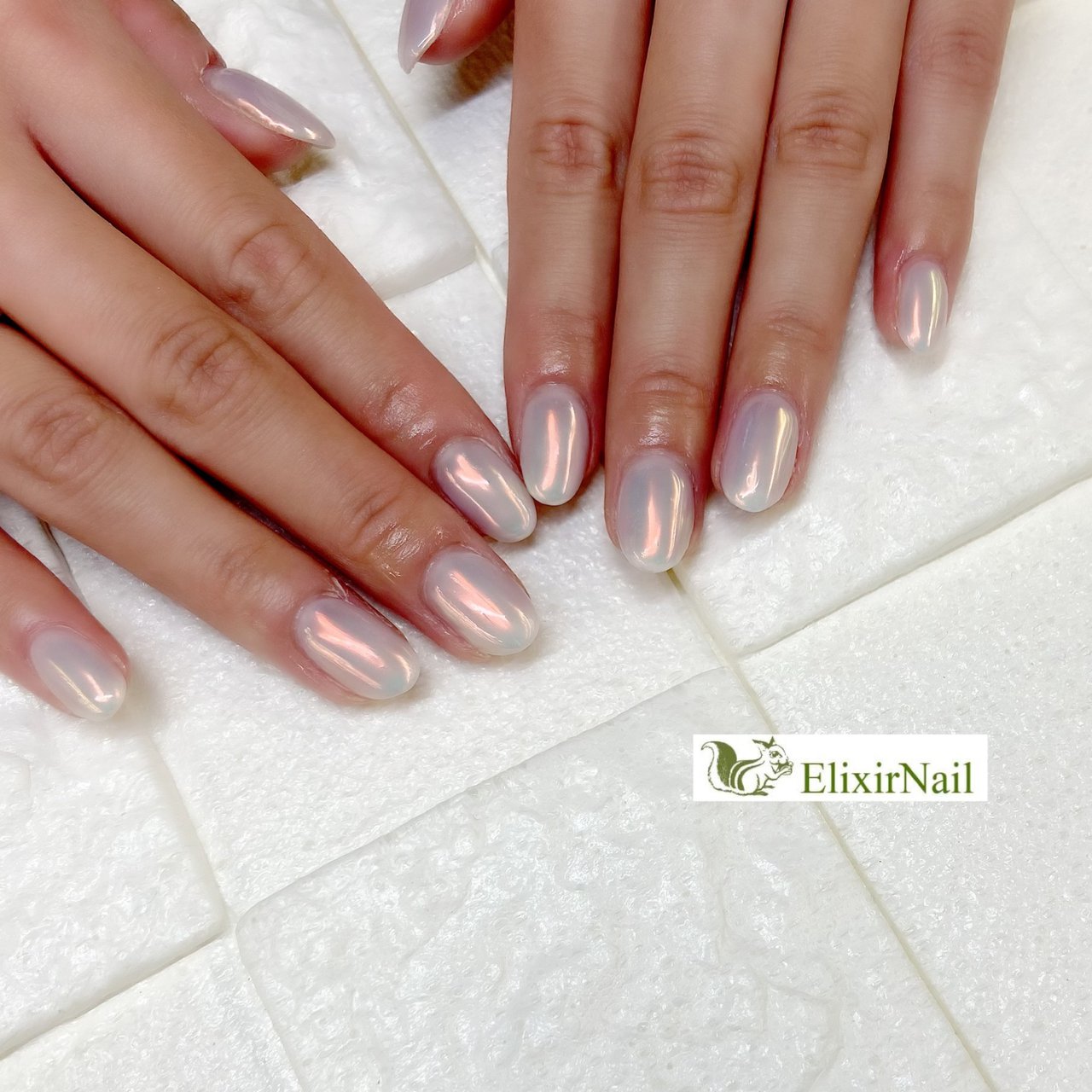 オールシーズン ハンド ミラー ミディアム ホワイト エリクサーネイルのネイルデザイン No ネイルブック