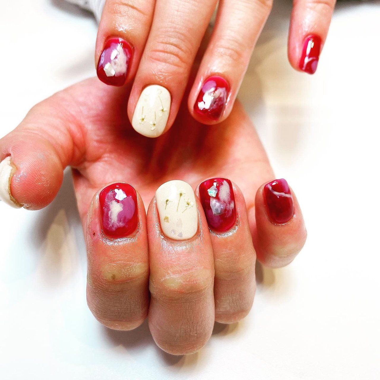 ハンド ベージュ レッド Yunico Nail ユニコネイル 熊本ネイルサロンのネイルデザイン No ネイルブック