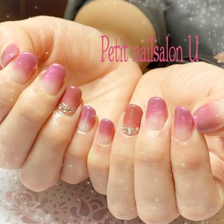 カラーグラデーション Momoカラーは追加料金でokです 今回はマグネットパウダーをマゼマゼしました のネイルデザイン ネイルブック