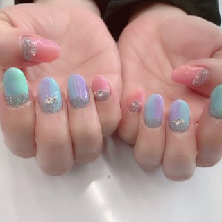 グラデーション 虹色のネイルデザイン ネイルブック