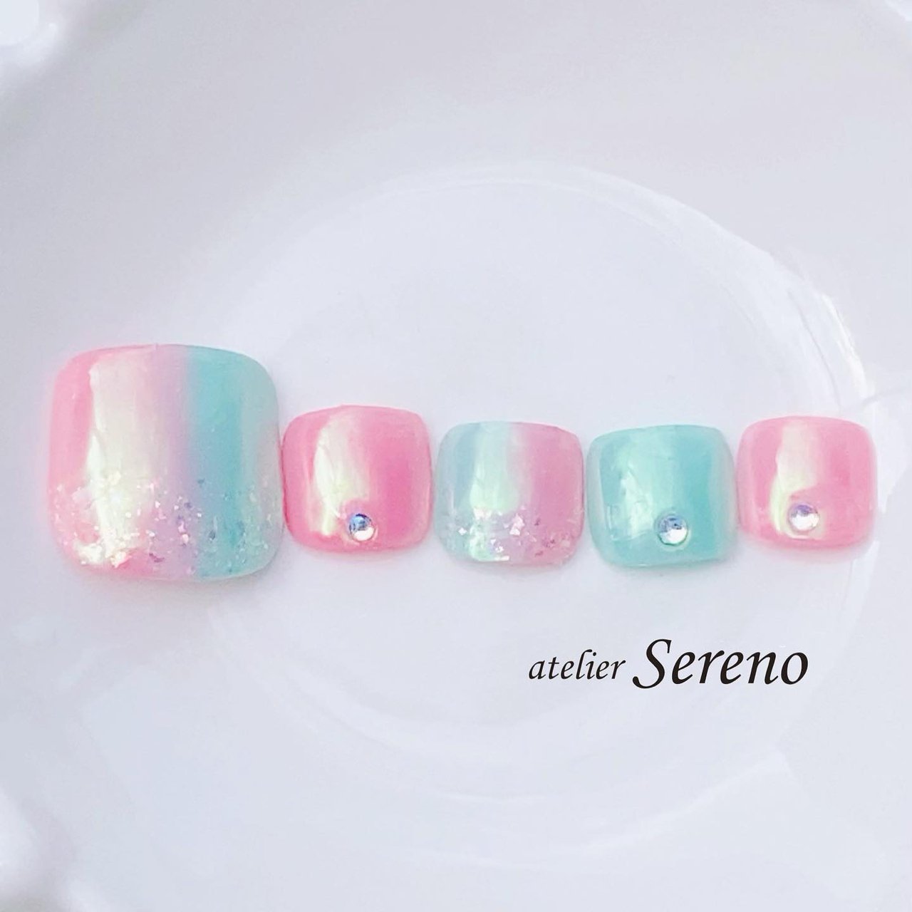 春 フット シンプル ホログラム ワンカラー Ateliersereno Nail アトリエセレーノ のネイルデザイン No ネイルブック