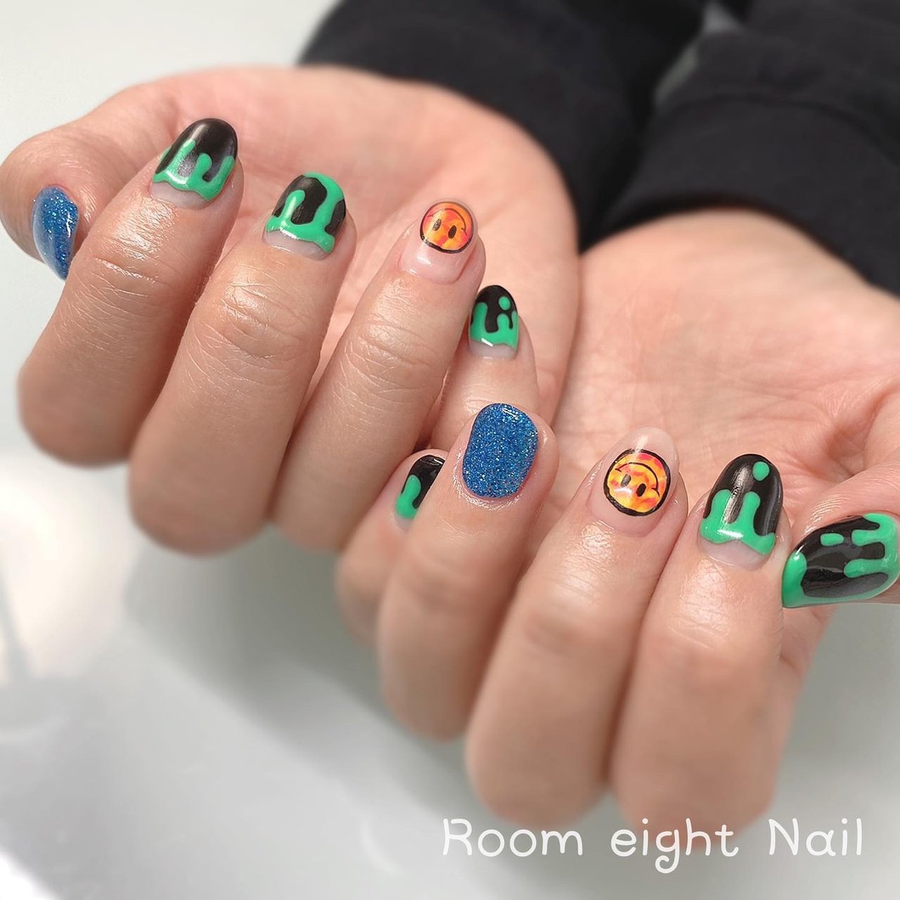 オールシーズン ハンド 変形フレンチ ラメ キャラクター Room Eight Nailのネイルデザイン No ネイルブック