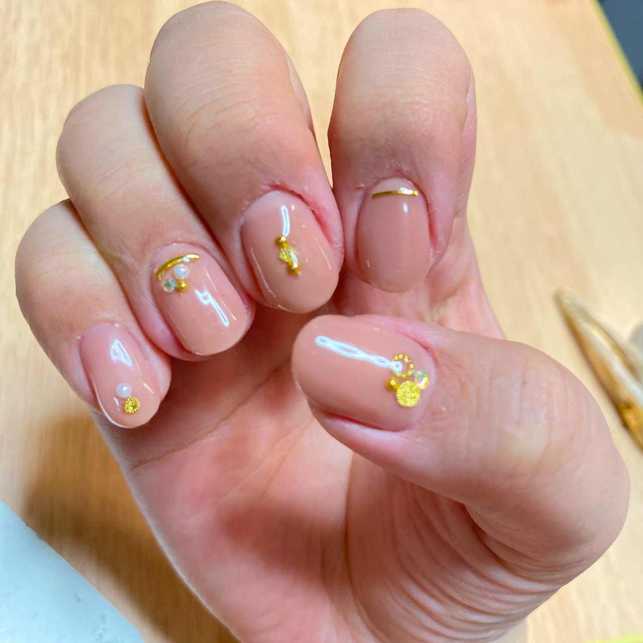 オールシーズン ハンド シンプル ビジュー ショート ぴっぴのネイルデザイン No ネイルブック