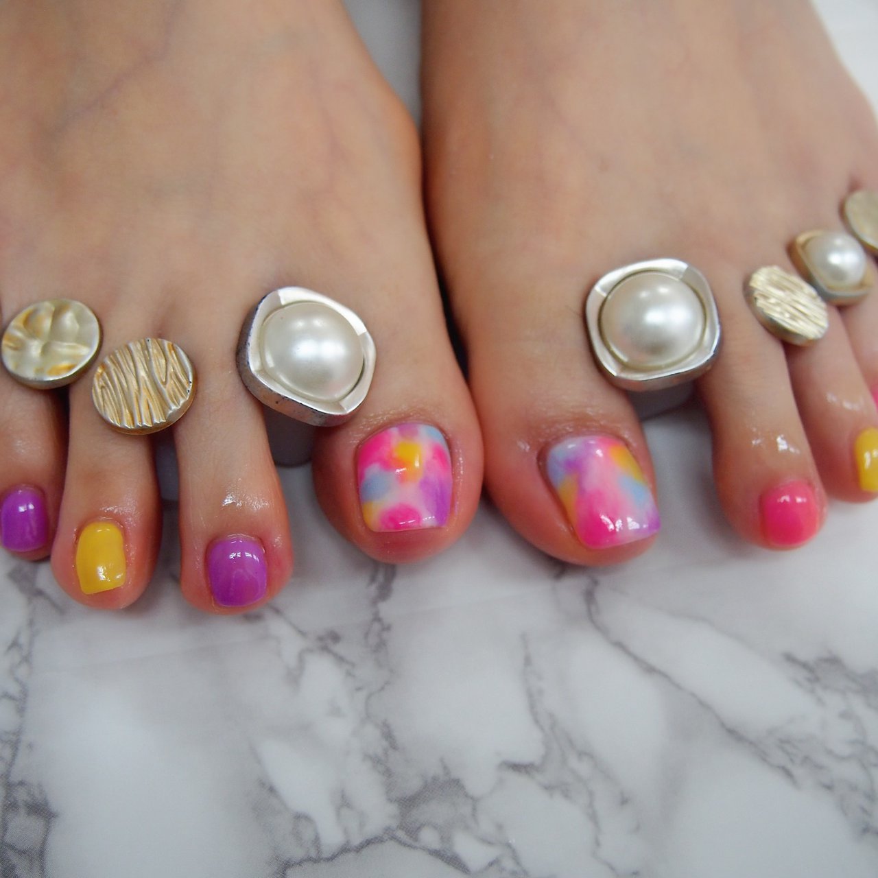 夏 海 リゾート フット タイダイ Nail Salon S I Sのネイルデザイン No ネイルブック