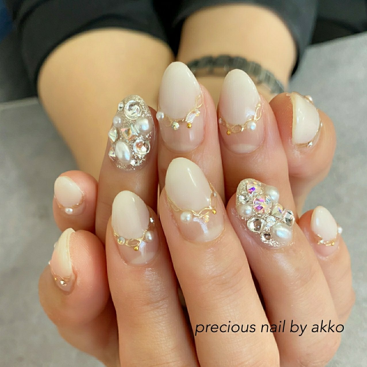 オールシーズン ハンド 変形フレンチ ビジュー ホワイト Precious Nail315のネイルデザイン No ネイルブック