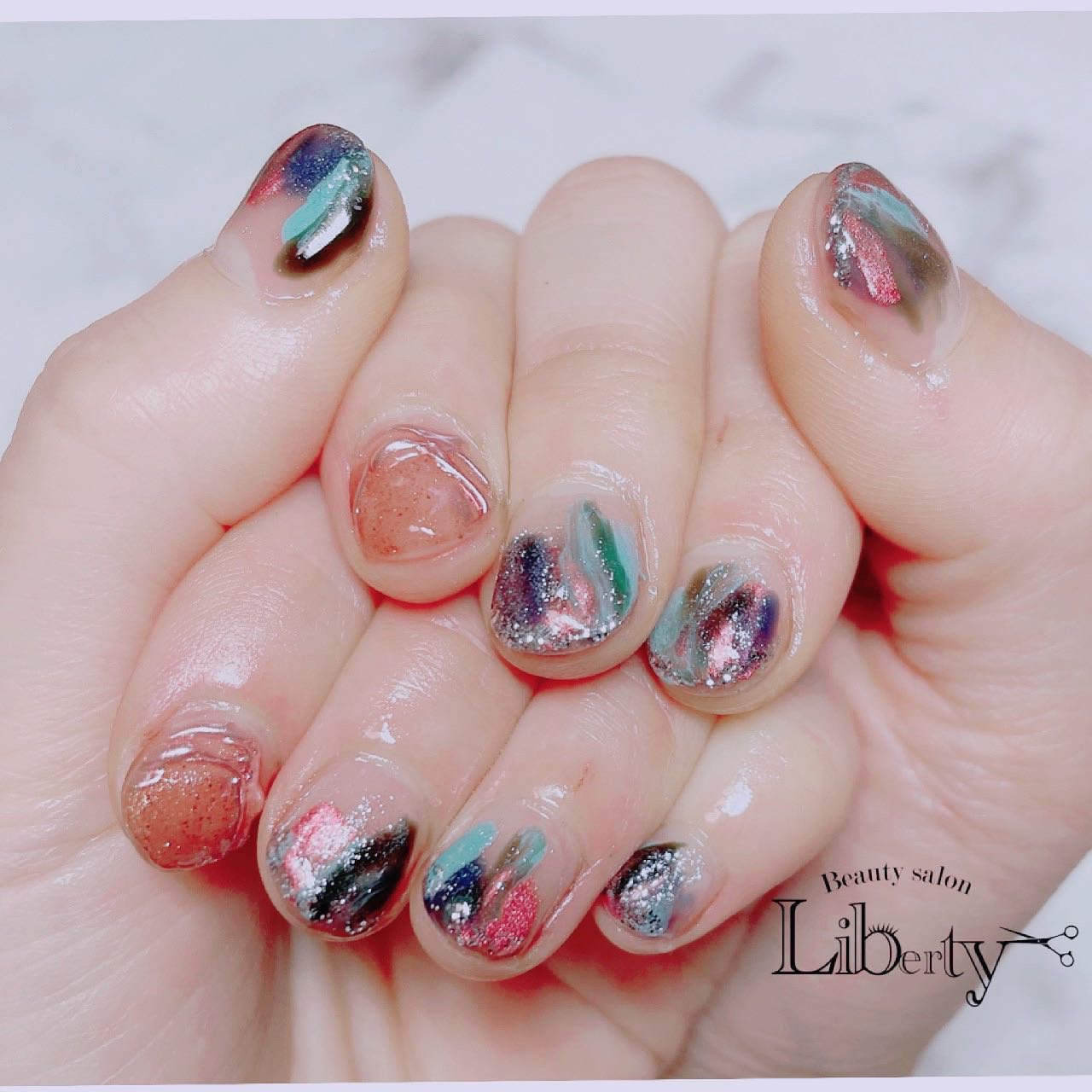 オールシーズン ライブ ニュアンス ショート カラフル Beautysalon Libertyのネイルデザイン No ネイルブック