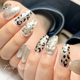 春 アニマル柄 キラキラのネイルデザイン ネイルブック