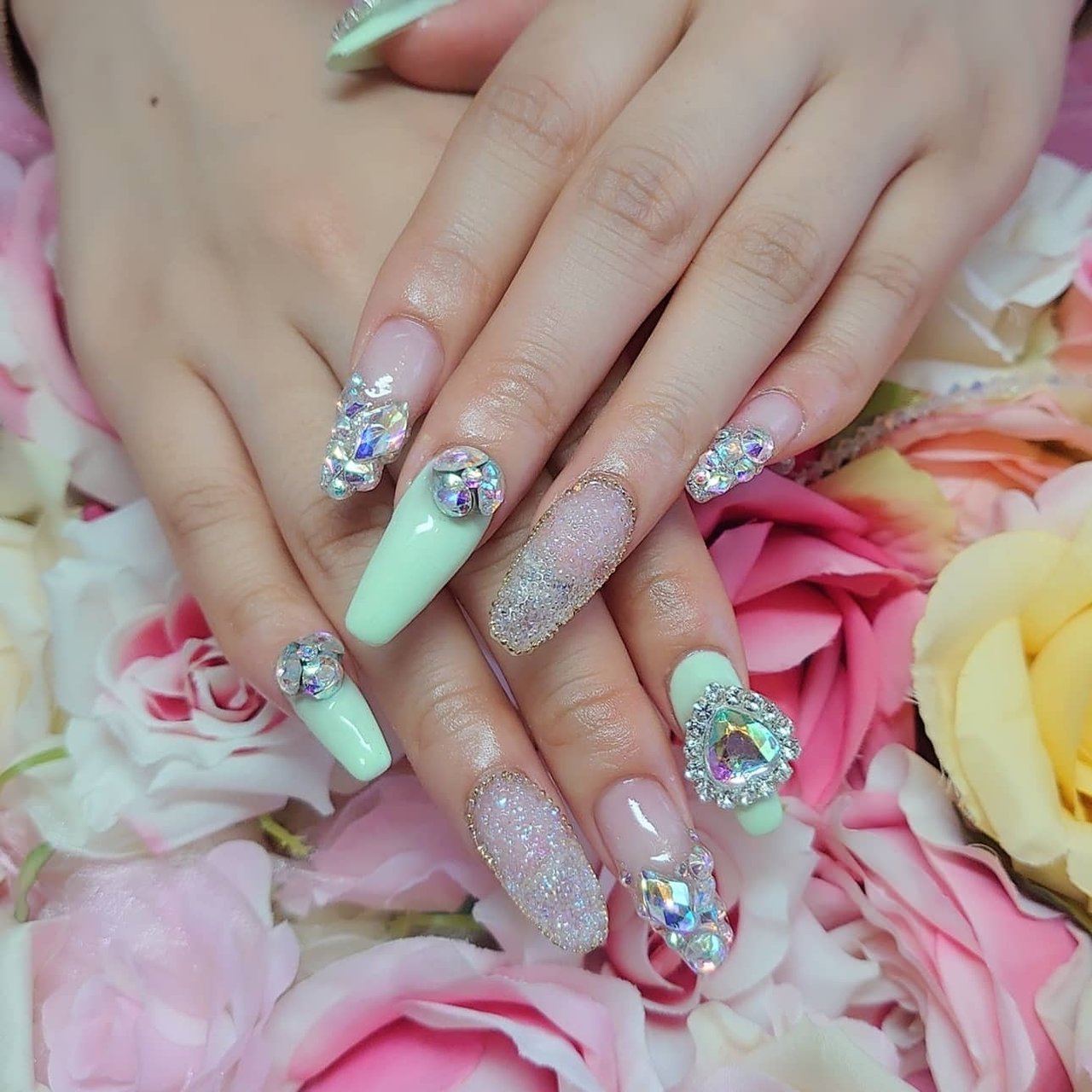 オールシーズン ハンド ビジュー ハート ロング Mnailのネイルデザイン No ネイルブック