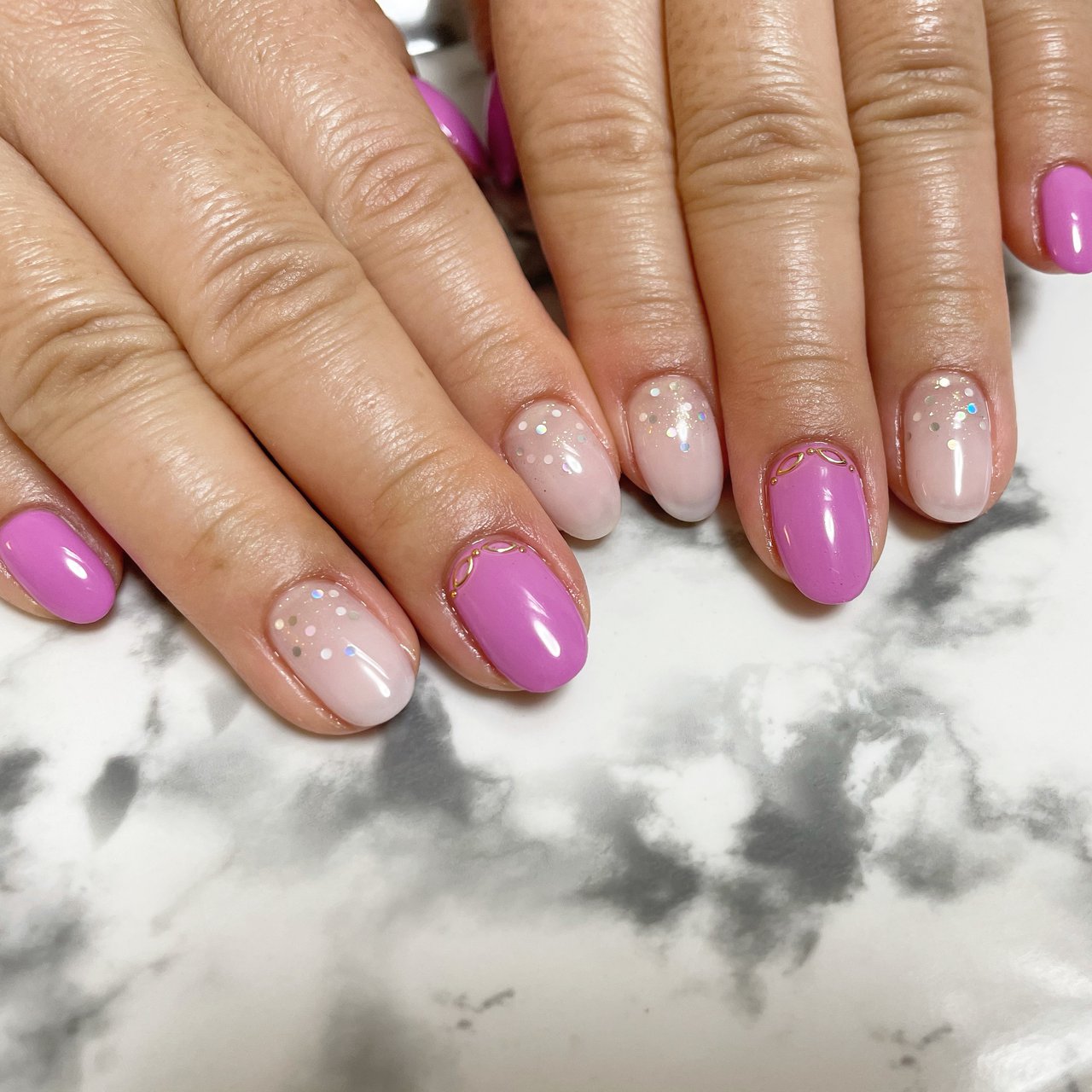 パーティー デート 女子会 ホログラム ラメ Nailsalon Almaのネイルデザイン No ネイルブック