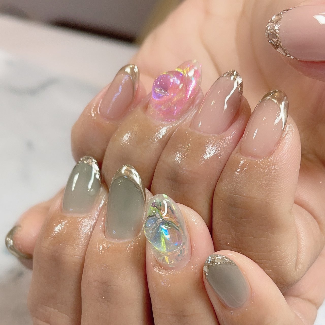 春 夏 ハンド フレンチ ビジュー ネイルサロンマーメイドのネイルデザイン No ネイルブック