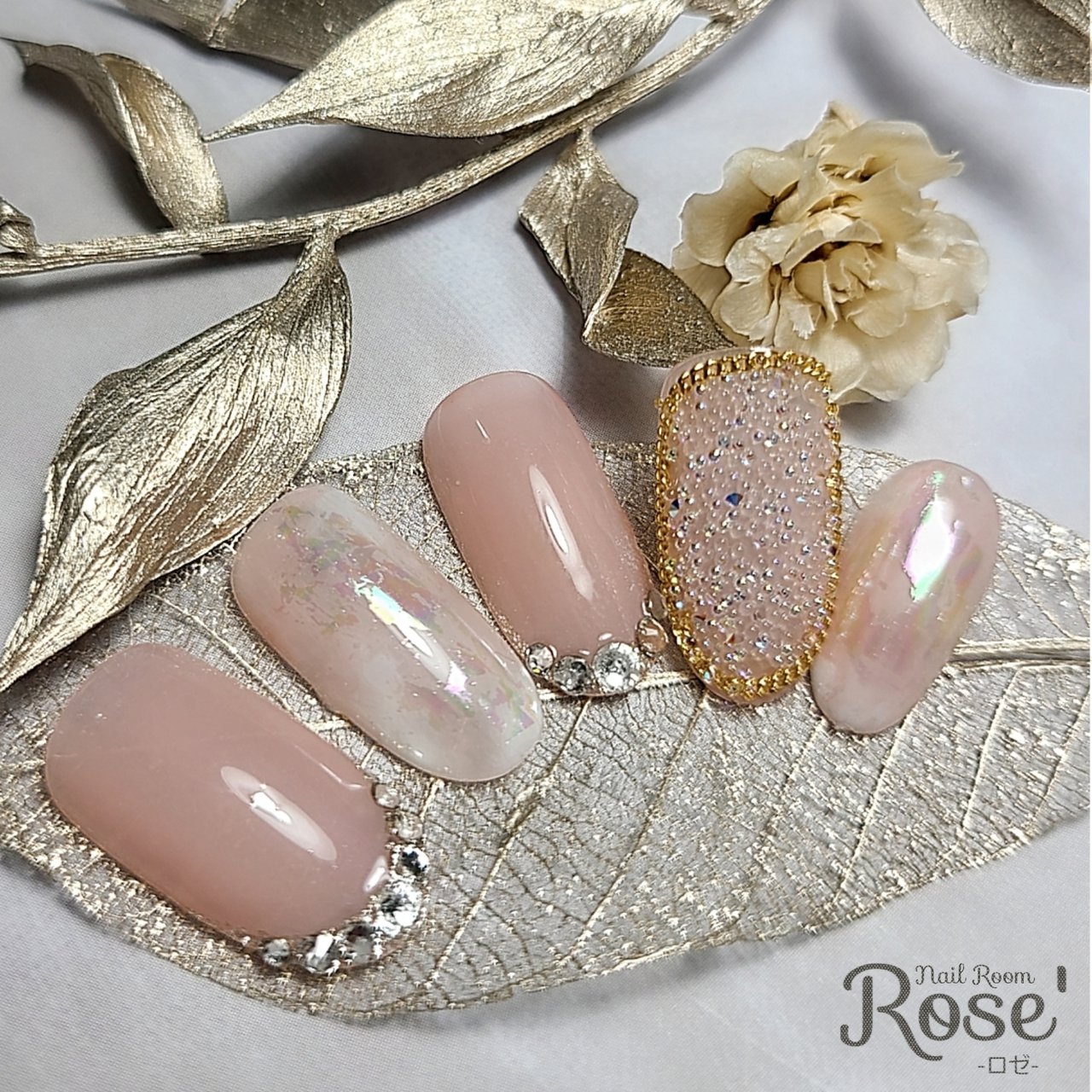 オールシーズン ブライダル ハンド ワンカラー ビジュー 三軒茶屋 Rose のネイルデザイン No ネイルブック