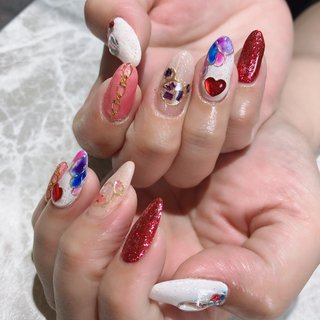 #アートし放題コース💅💕 ハート♥️は必須！
いつもありがとうございます<(_ _)> #オールシーズン #デート #女子会 #ハンド #ビジュー #ハート #水滴 #ロング #ホワイト #ピンク #ゴールド #ジェルネイル #お客様 #feliz_nail #ネイルブック