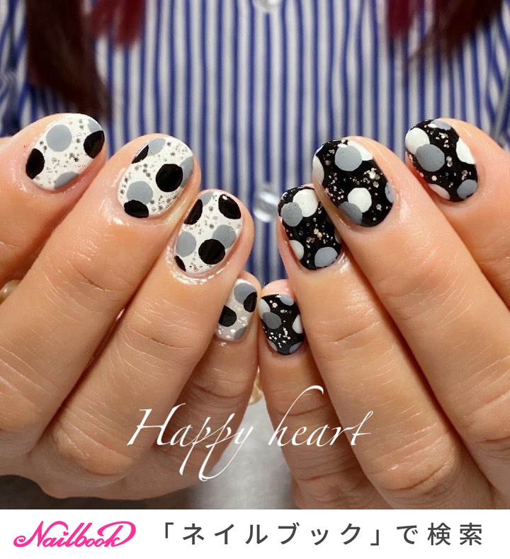 モノトーンハート ネイルチップ 237】オーバルブラックハートネイルチップ