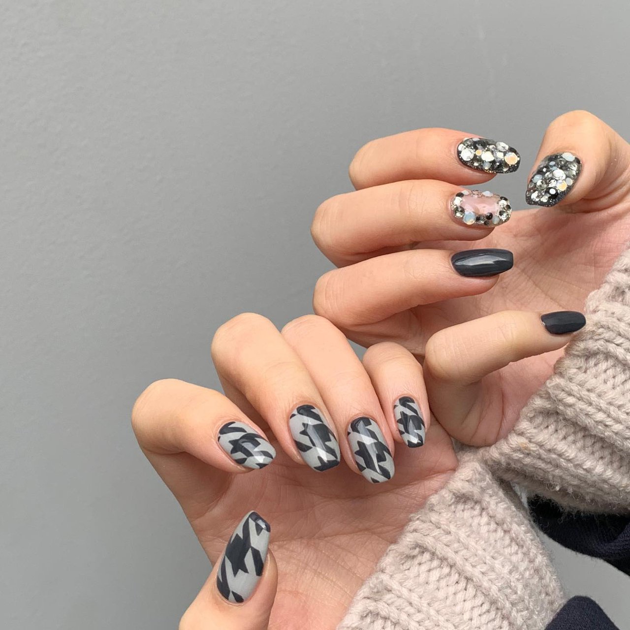 ビジュー 千鳥柄 グレー Yumiのネイルデザイン No ネイルブック