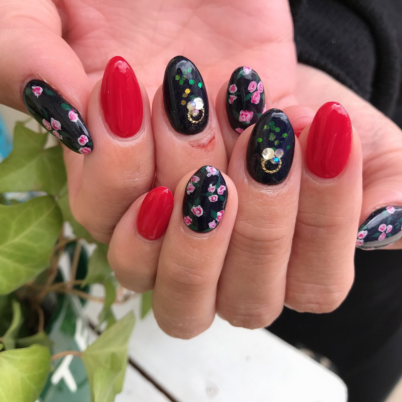 レッド ブラック ゴールド ジェル お客様 L Vevi エル ヴェヴィのネイルデザイン No ネイルブック