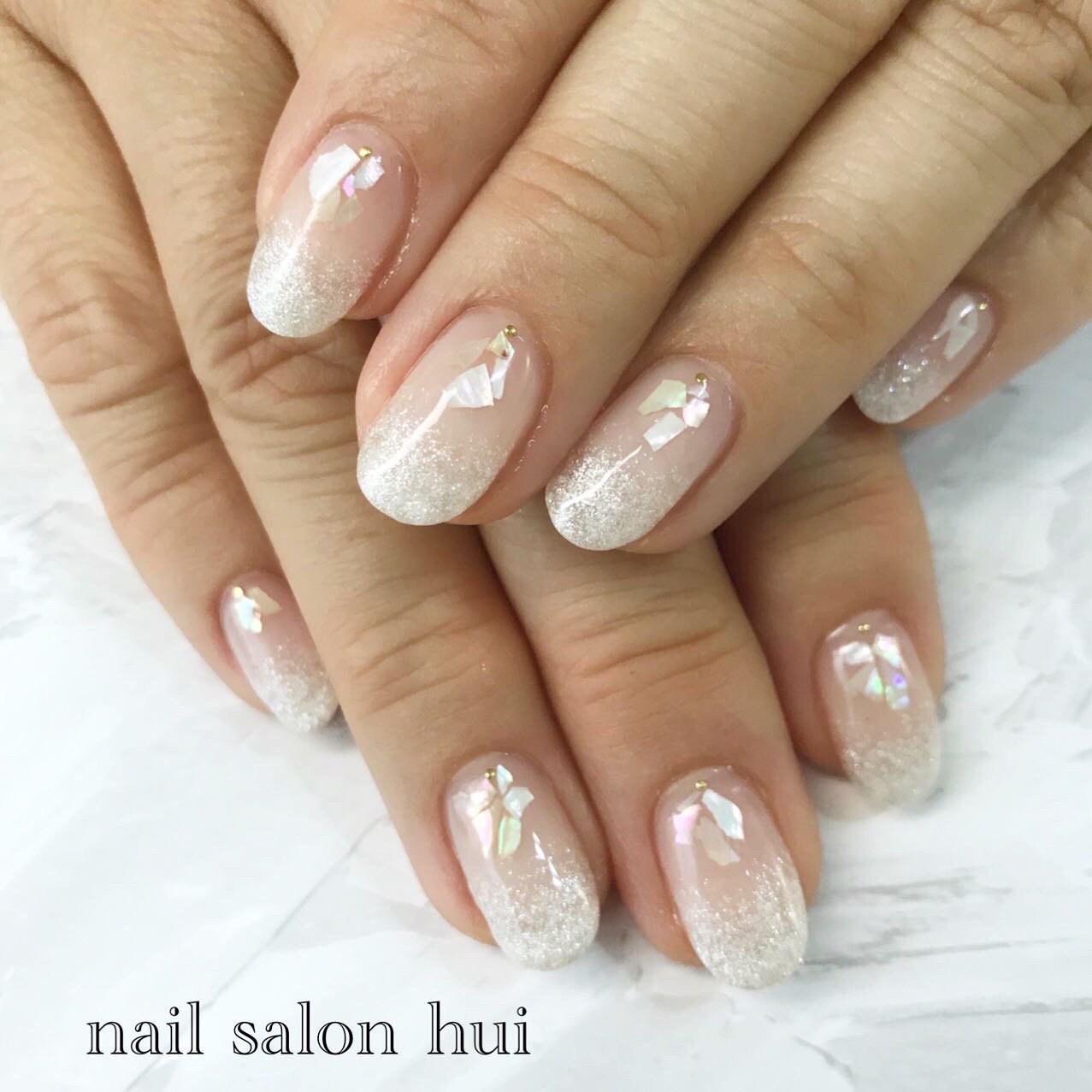 オールシーズン ハンド グラデーション ラメ ホワイト Nailsalon Huiのネイルデザイン No ネイルブック