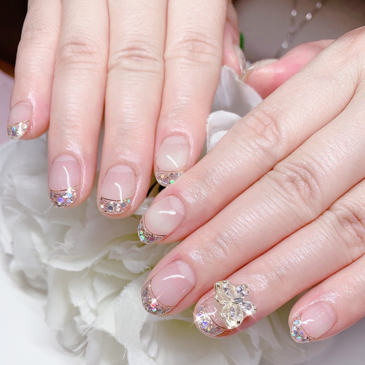 ハンド フレンチ ビジュー ホログラム ラメ あめちゃんのネイルデザイン No ネイルブック