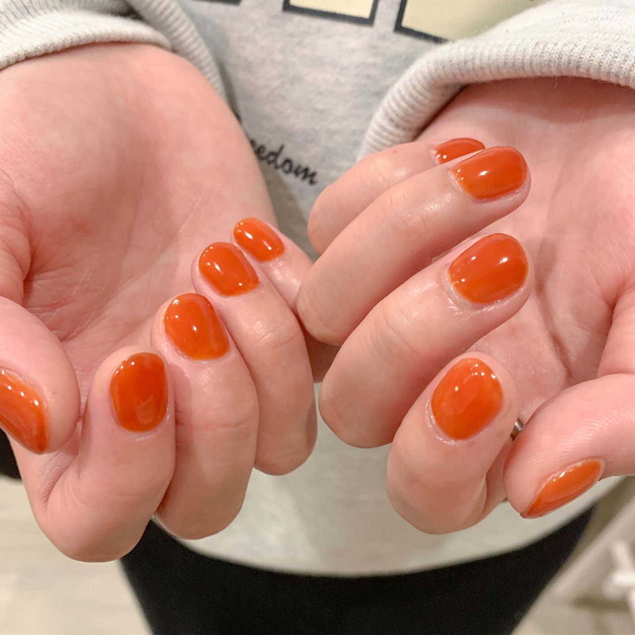 ハンド シンプル オレンジ ジェルネイル Nailsalon Neige Okamotoのネイルデザイン No ネイルブック