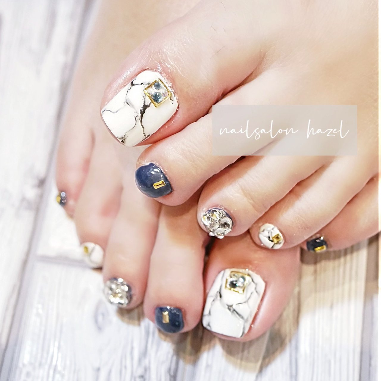 オールシーズン フット ビジュー 大理石 ネイビー Nailsalon Hazelのネイルデザイン No ネイルブック