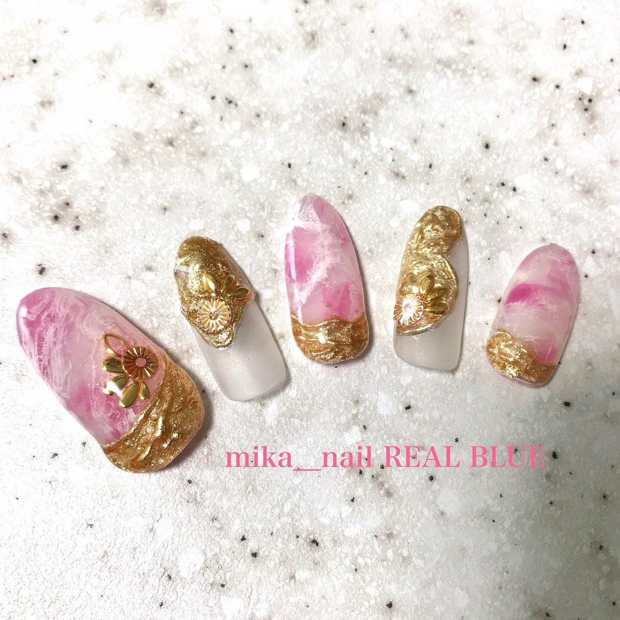 オールシーズン ハンド 変形フレンチ タイダイ ミラー Mika Nailのネイルデザイン No ネイルブック