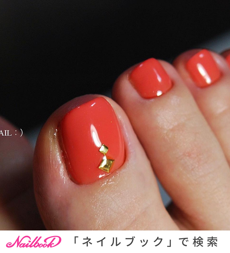 足が綺麗に見えるネイルのネイルデザイン ネイルブック