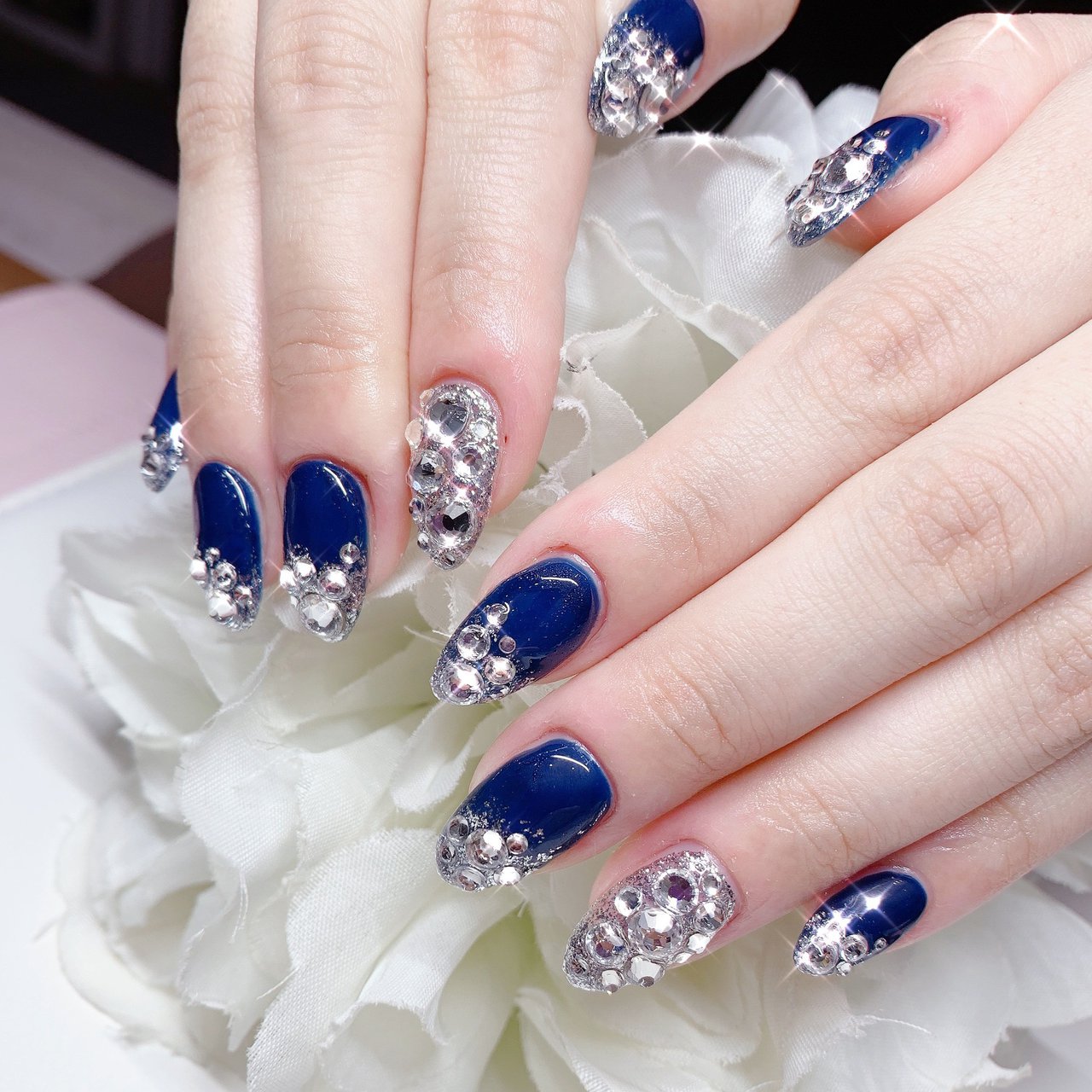 ハンド ビジュー ラメ ミディアム ネイビー あめちゃんのネイルデザイン No ネイルブック