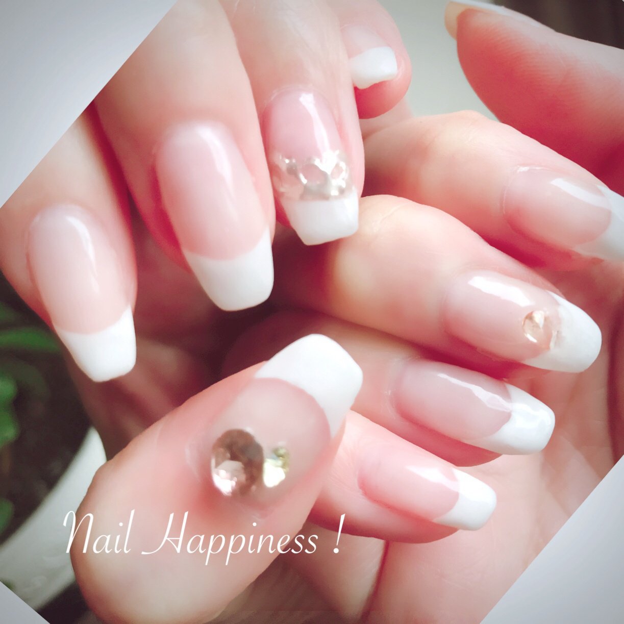 オールシーズン ブライダル シンプル フレンチ ビジュー Nail Happiness ネイルハピネス ささきまきのネイル デザイン No ネイルブック