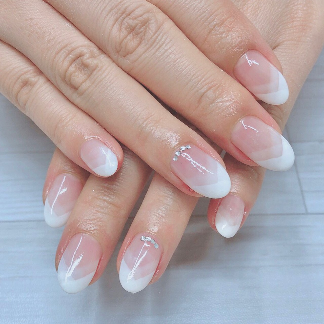 ホワイト Crystal R Nail Salon のネイルデザイン No ネイルブック