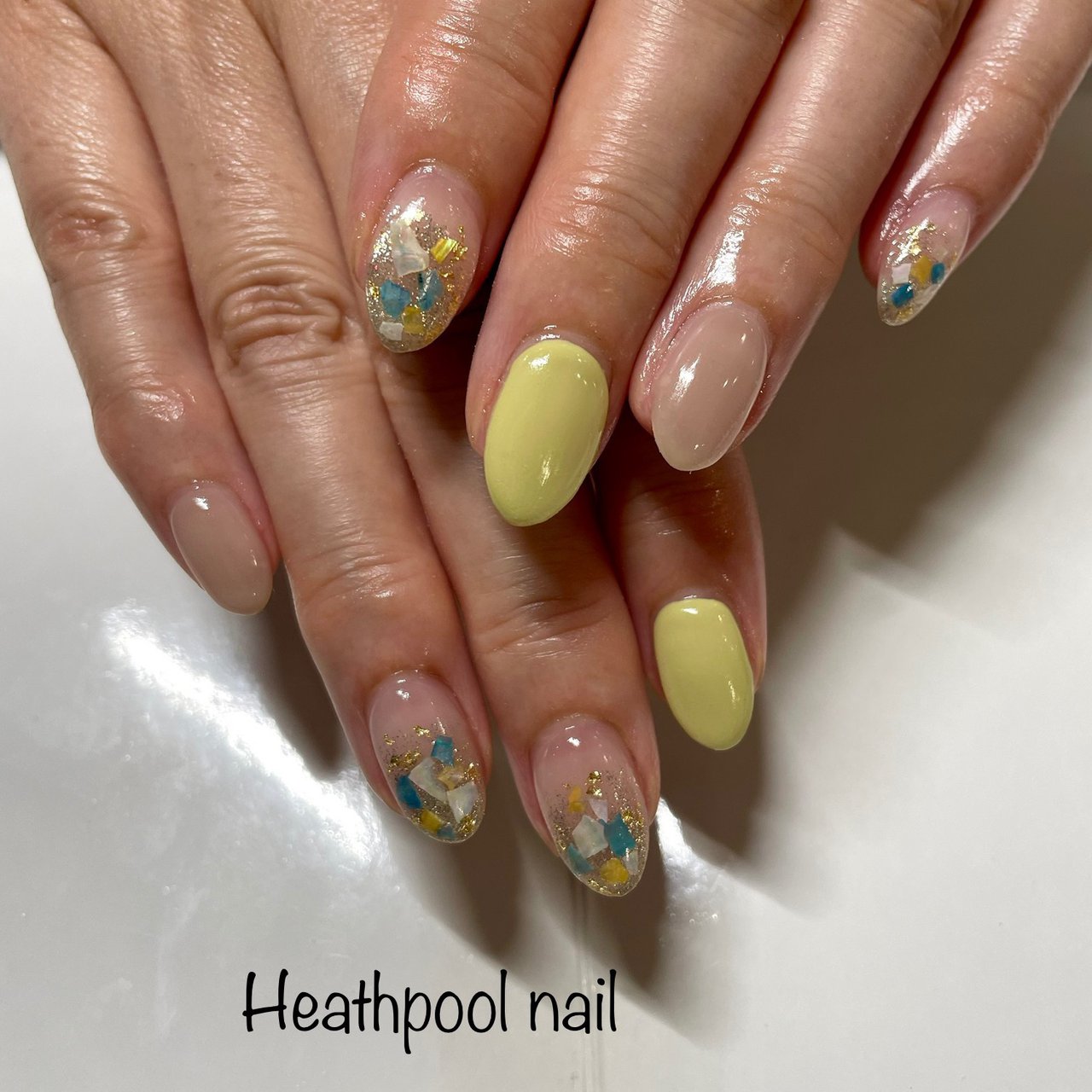 ハンド グラデーション ラメ シェル イエロー Heathpoolnailのネイルデザイン No ネイルブック