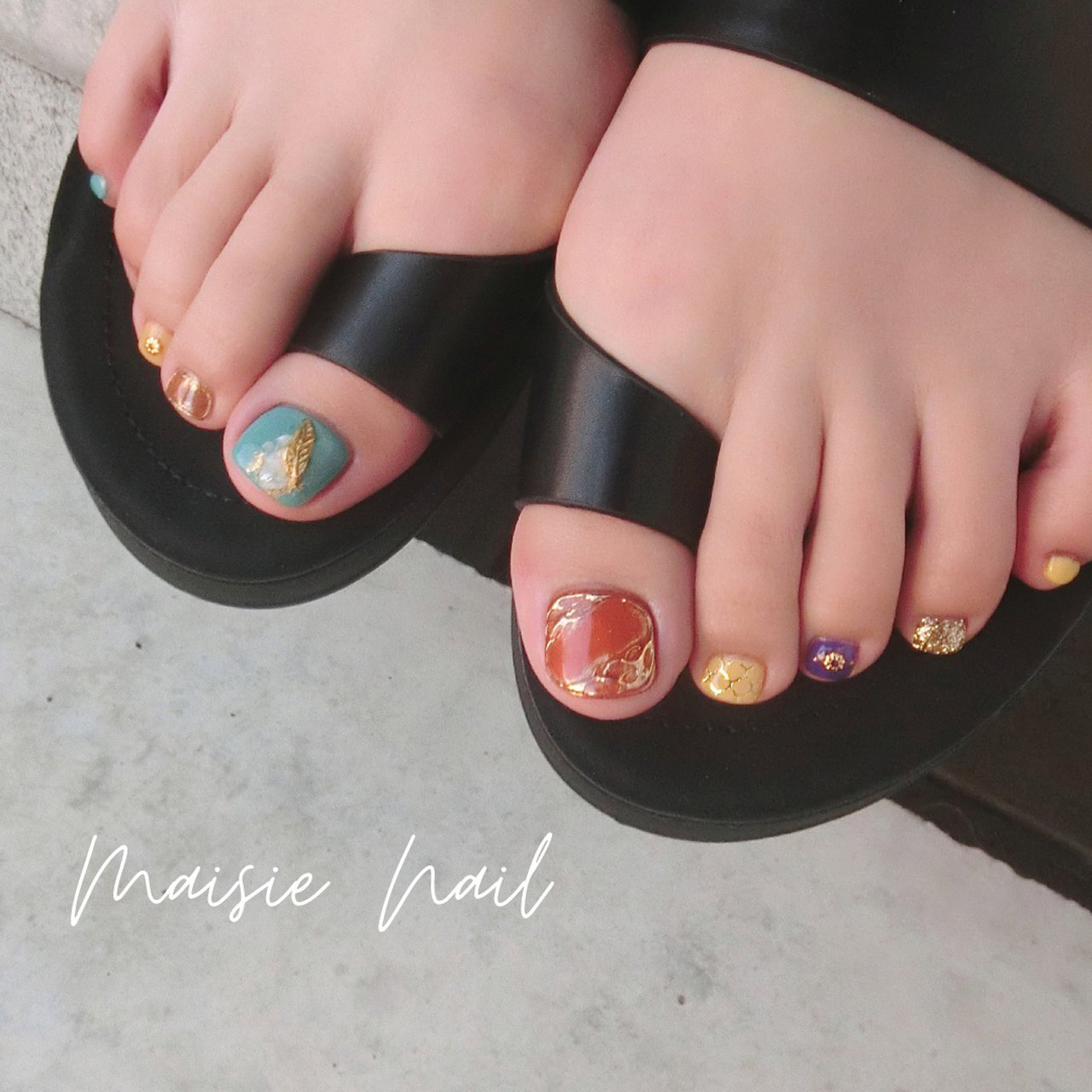 春 夏 秋 フット フェザー Maisie Nail メイジーネイルのネイルデザイン No ネイルブック