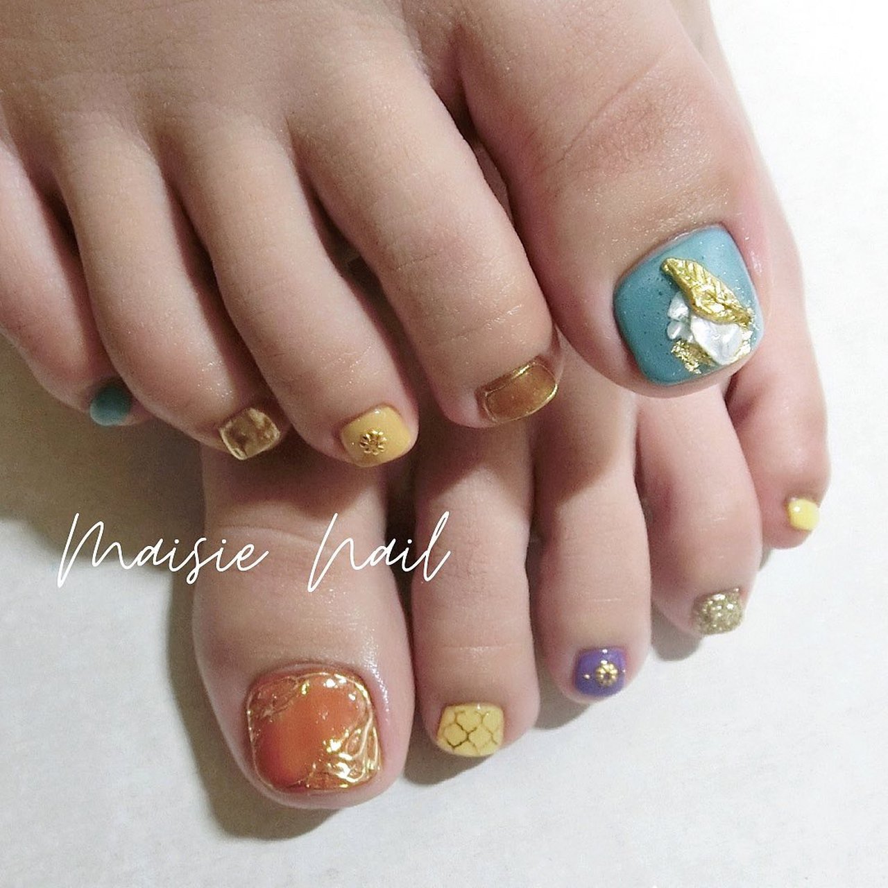 春 夏 秋 フット フェザー Maisie Nail メイジーネイルのネイルデザイン No ネイルブック