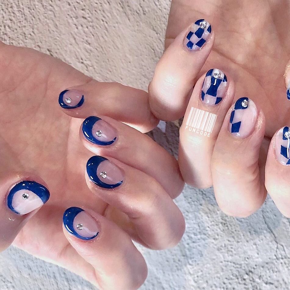 夏 ハンド 変形フレンチ チェック ショート 𝐧𝐚𝐢𝐥 𝐛𝐚𝐬𝐞 𝗙𝗨𝗡𝗖𝗢𝗗𝗘 ﾌｧﾝｺ ﾄﾞ のネイル デザイン No ネイルブック