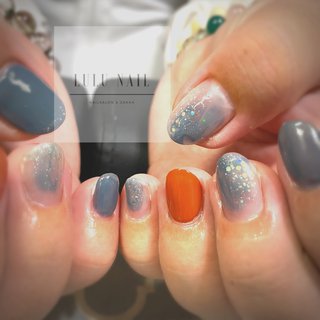 21年 新着順 オレンジ ブルー マニキュアのネイルデザイン ネイルブック