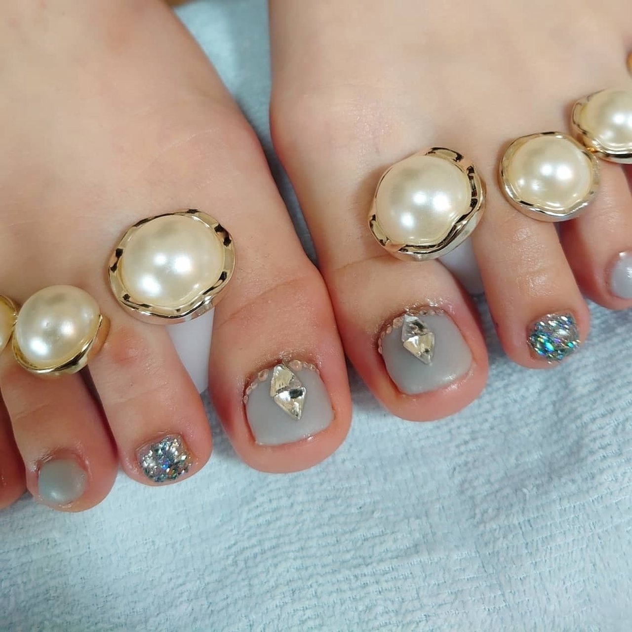 夏 オールシーズン フット ビジュー ホログラム Kao Nailのネイルデザイン No ネイルブック