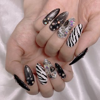 ストーン埋め尽くしネイルのネイルデザイン ネイルブック