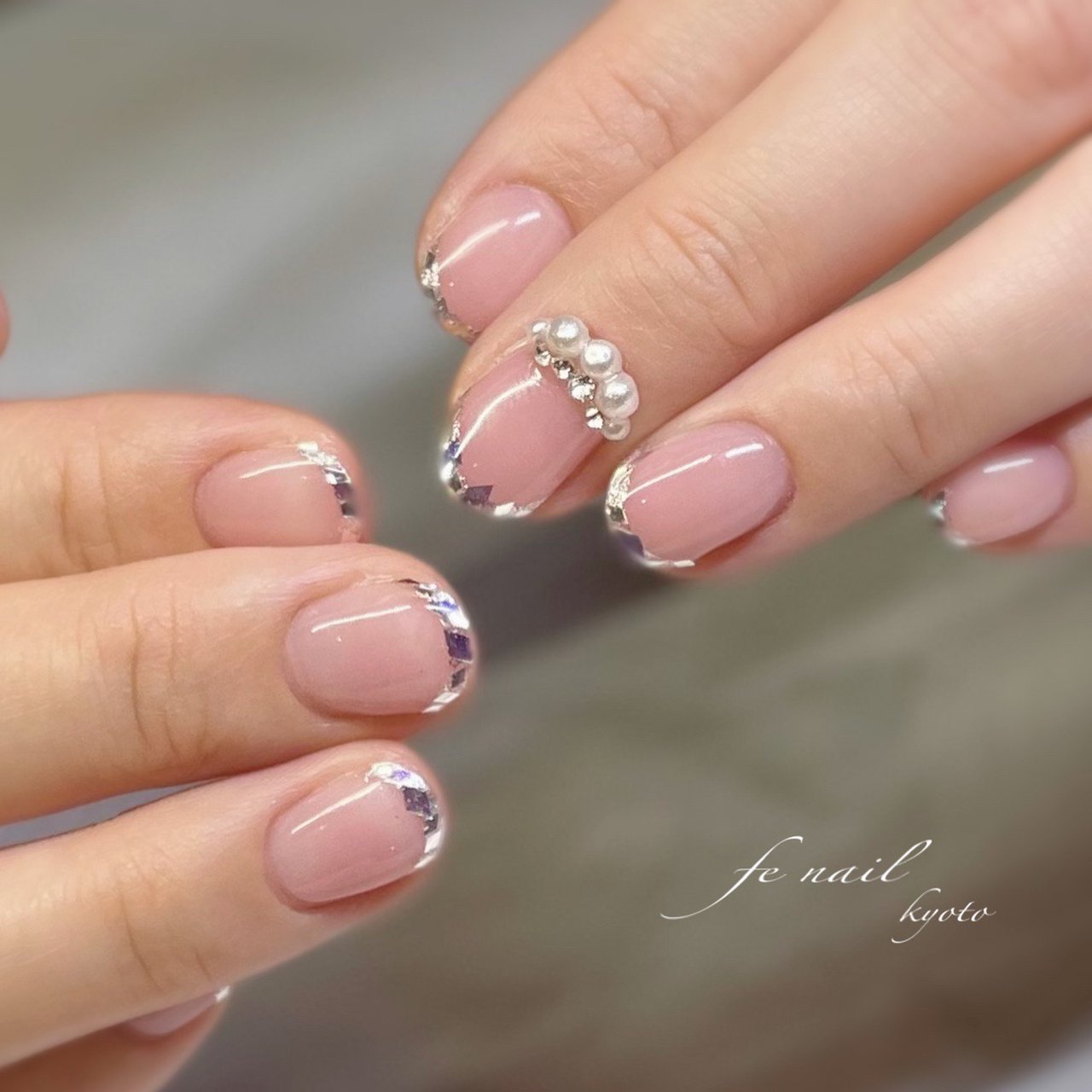 ブライダル パーティー ハンド フレンチ ビジュー Fenailのネイルデザイン No ネイルブック