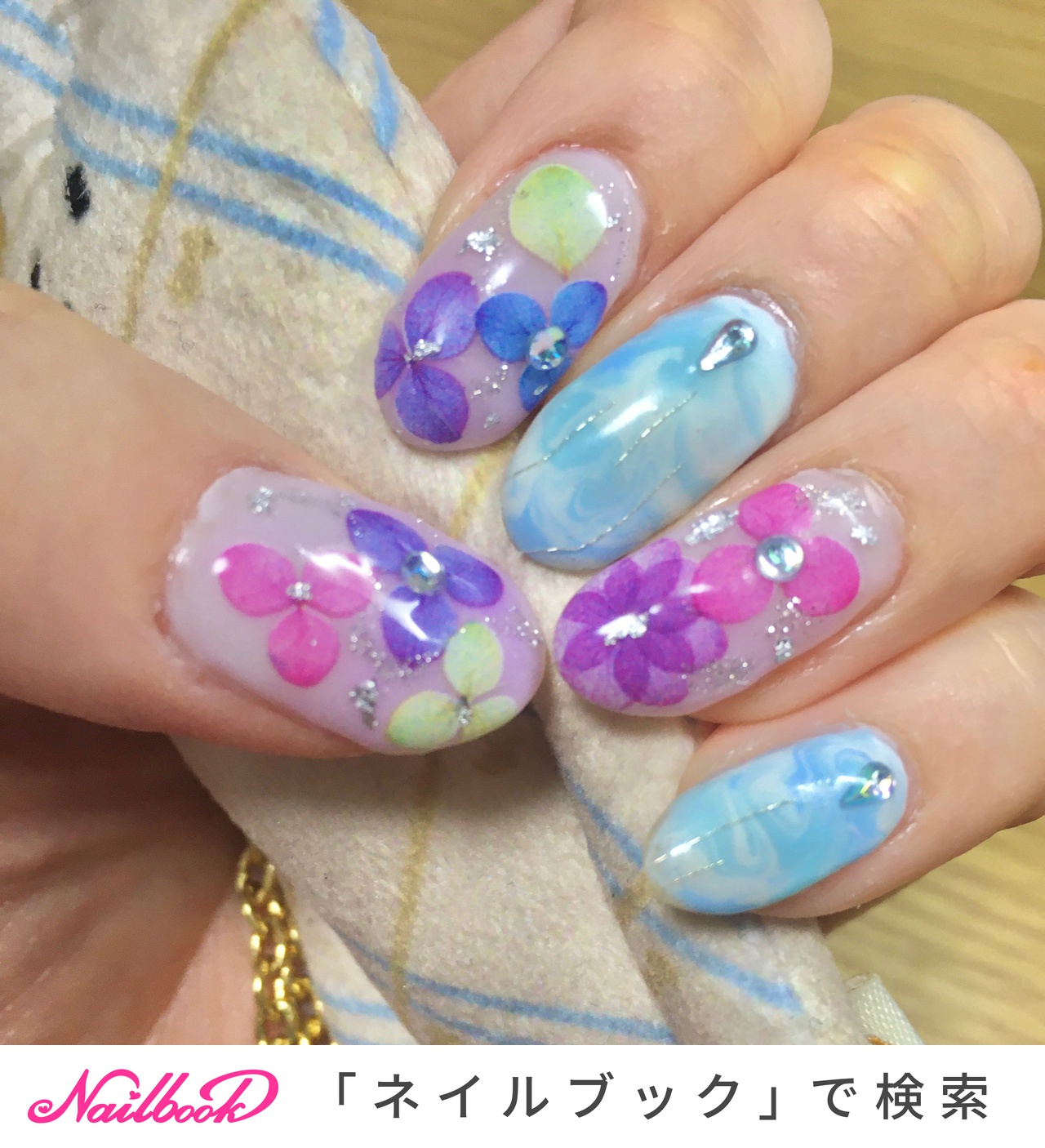 マーブル ホワイト 水色のネイルデザイン ネイルブック