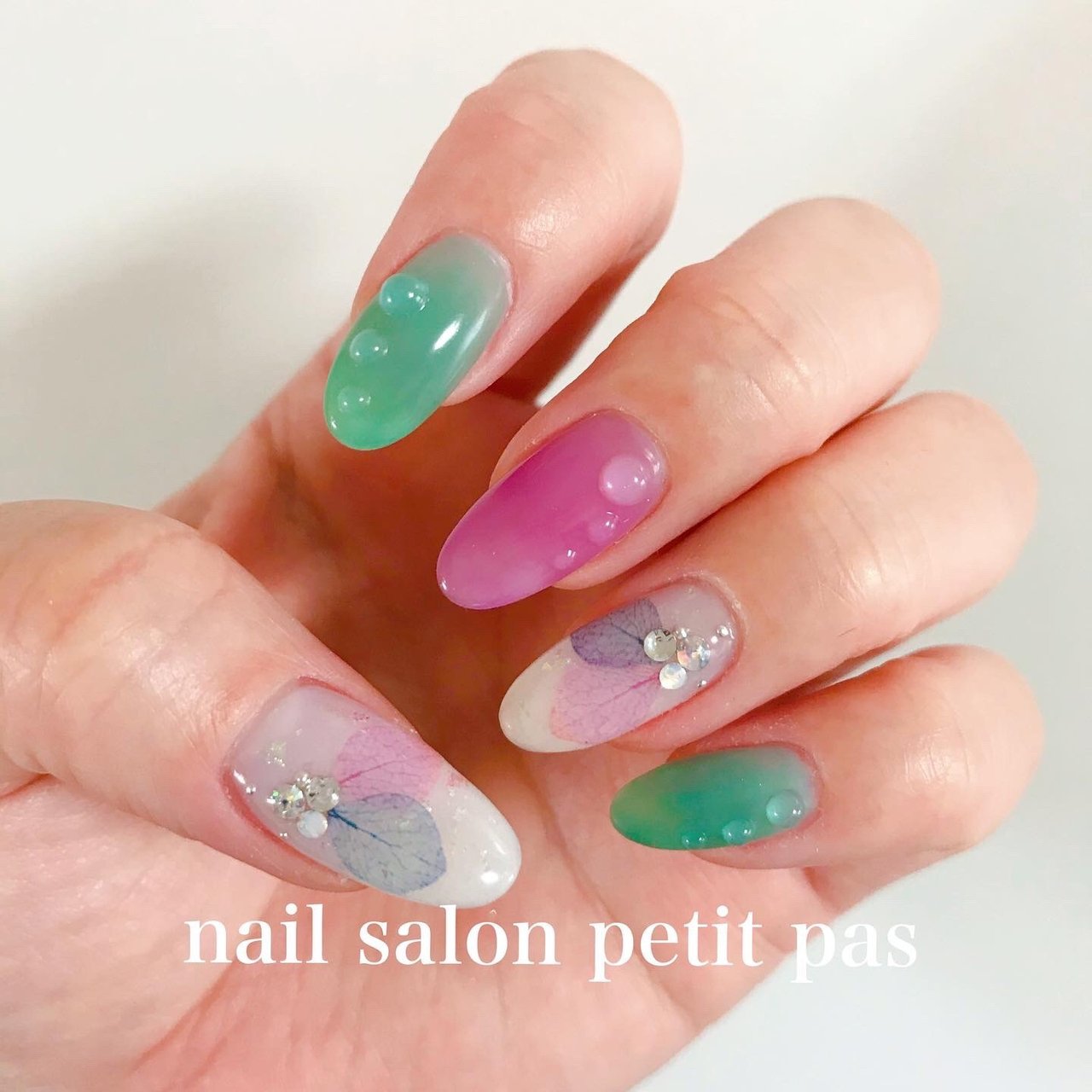 梅雨 ハンド フラワー 水滴 ロング Nailsalonpetitpasのネイルデザイン No ネイルブック