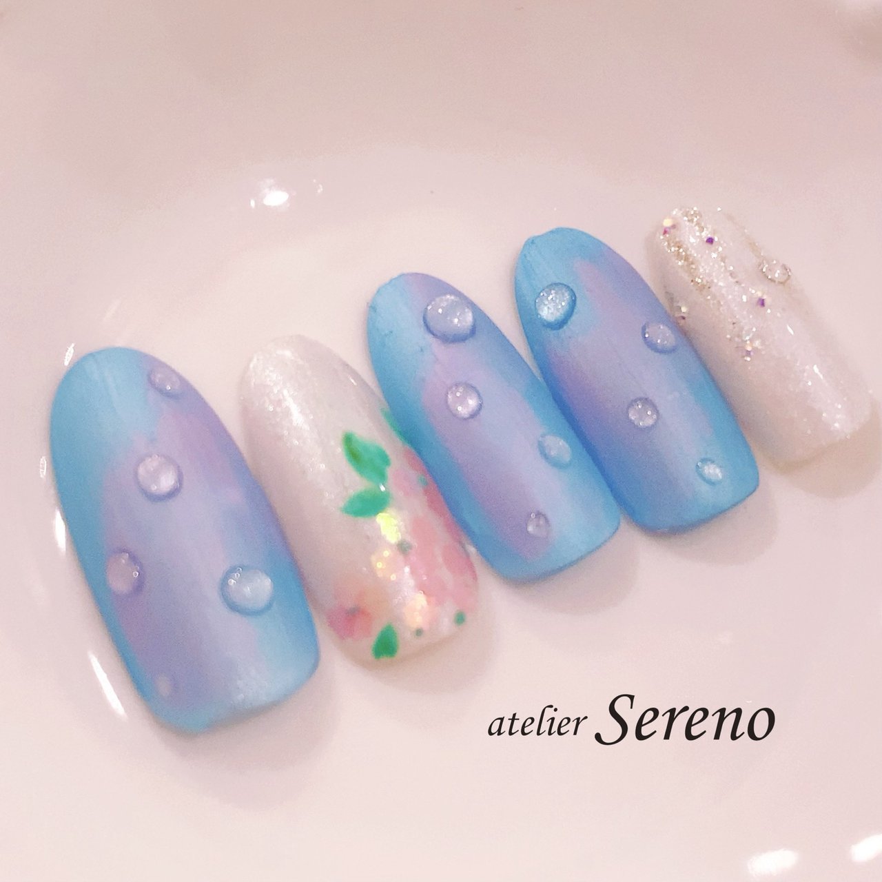 梅雨 ハンド シンプル ホログラム フラワー Ateliersereno Nail アトリエセレーノ のネイルデザイン No ネイルブック