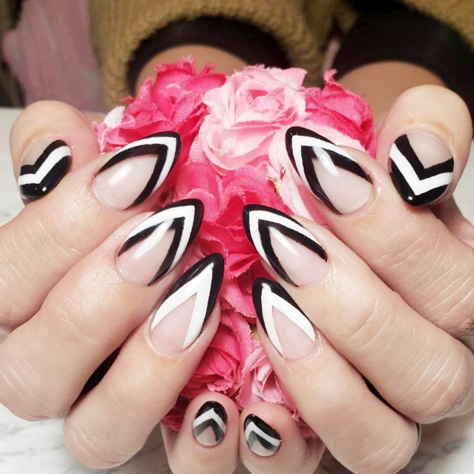 オールシーズン ハンド 変形フレンチ ショート ホワイト 岐阜市 Nail Salon M Ripのネイルデザイン No ネイル ブック