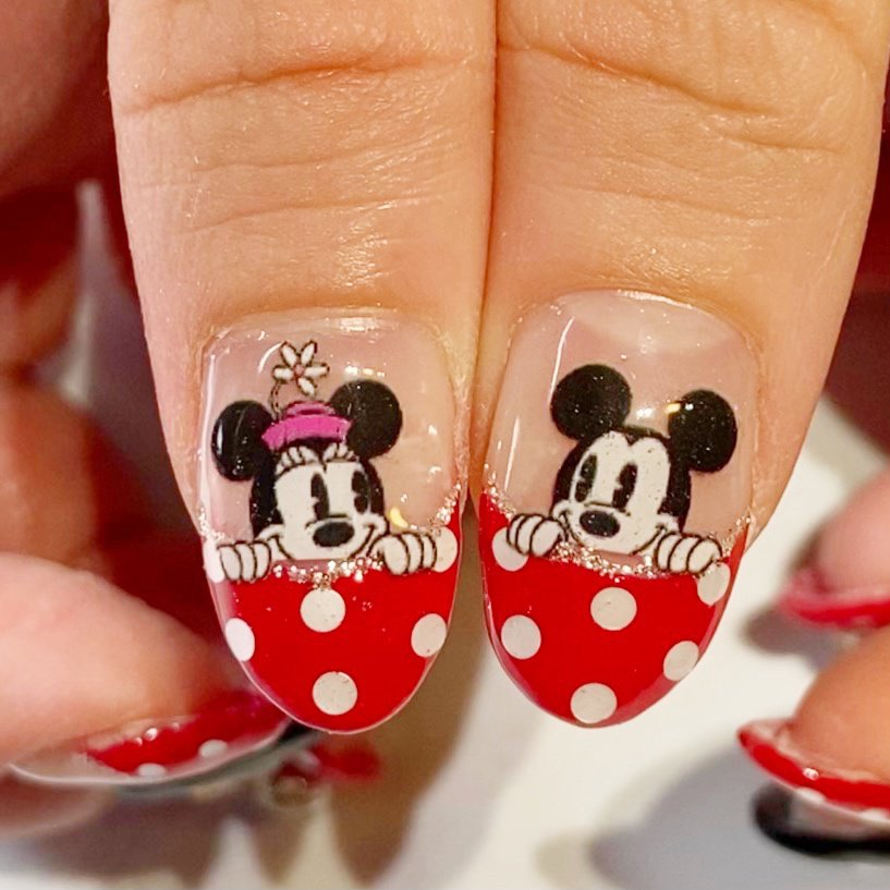 オールシーズン ハンド フレンチ ホログラム ミディアム グロスマジックのネイルデザイン No ネイルブック