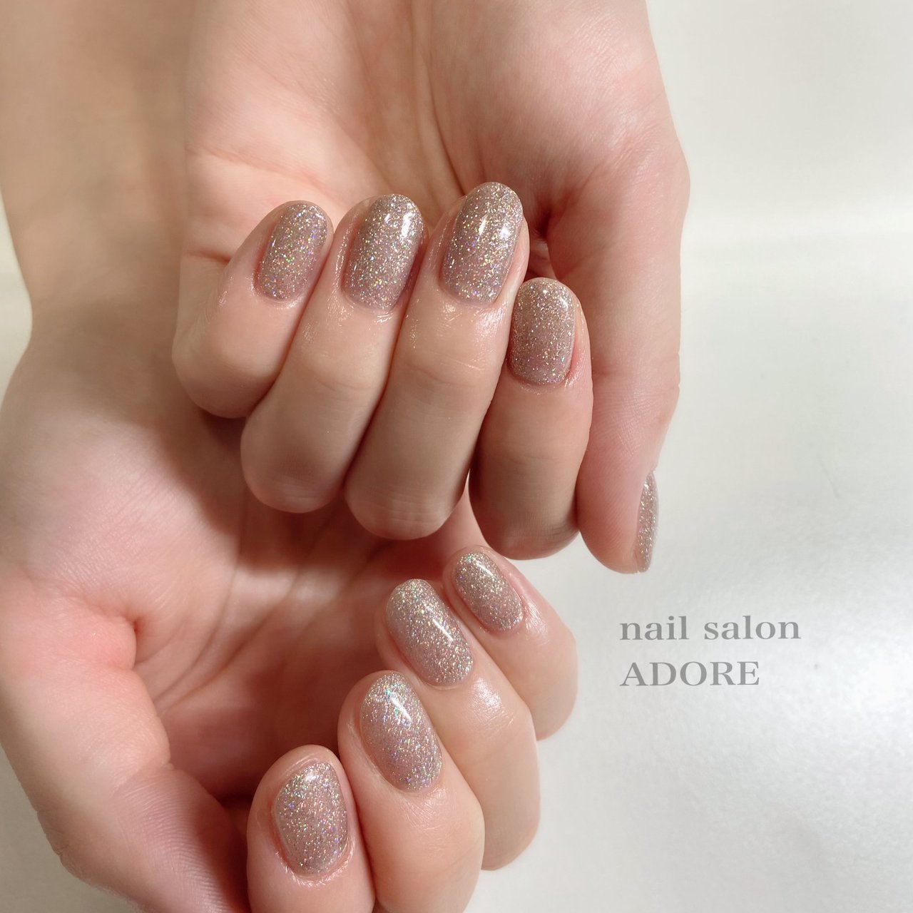 オールシーズン ハンド ラメ ショート シルバー Nail Salon Adoreのネイルデザイン No ネイルブック