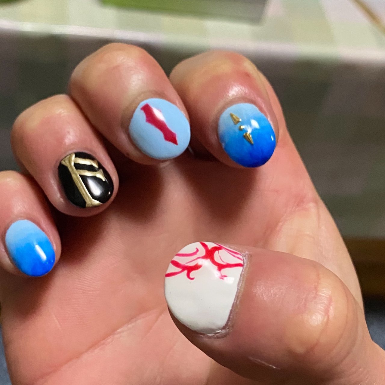 ハロウィン 痛ネイル ショート ホワイト ブルー オクピー 笑 のネイルデザイン No ネイルブック