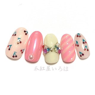 ストーンデコのネイルデザイン ネイルブック