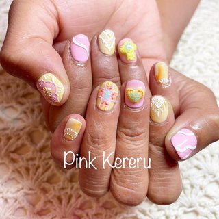 #コンチョネイル#手描きアート#持ち込みデザイン#お任せデザイン#アートし放題 #春 #夏 #海 #リゾート #ハンド #フラワー #ボヘミアン #ミディアム #ピンク #イエロー #ターコイズ #ジェルネイル #お客様 #高橋美穂 #ネイルブック