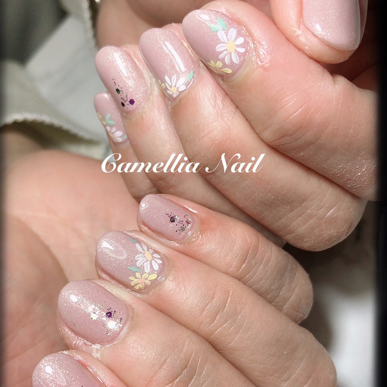 オールシーズン ハンド フラワー ショート グレージュ Camellia Nailのネイルデザイン No ネイルブック