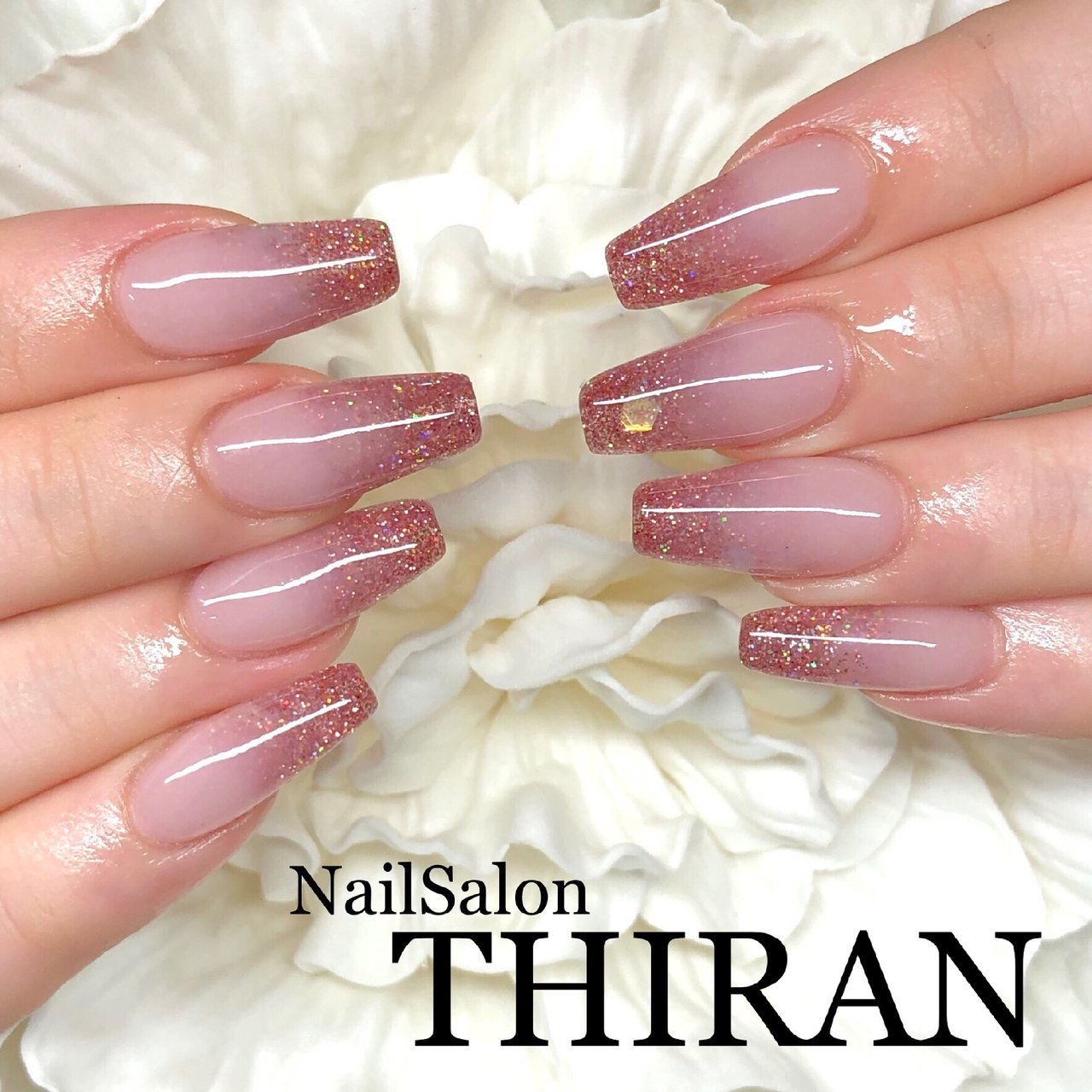 オールシーズン ハンド シンプル グラデーション ホログラム Nailsalon Thiranのネイルデザイン No ネイルブック