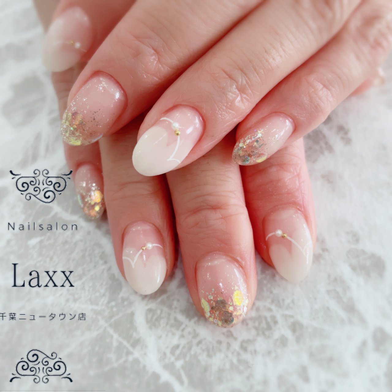 オールシーズン ハンド シンプル 変形フレンチ ラメ Laxxnailsalon千葉ニュータウン店のネイルデザイン No ネイル ブック